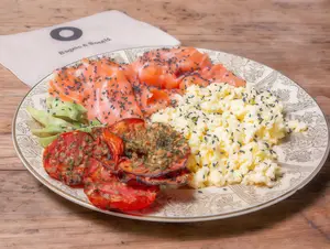 Plato de salmón ahumado
