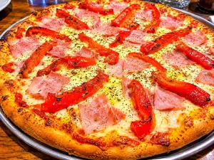 Muzzarella, jamón y morrón