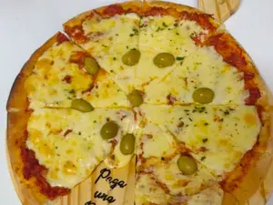 Pizza grande de muzzarella