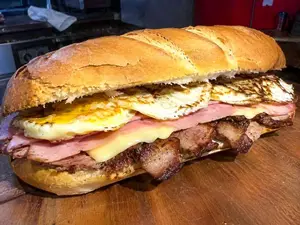 Sandwich de bondiola completo