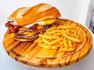 Sandwich de lomito completo
