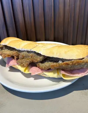 Sándwich de milanesa con jyq