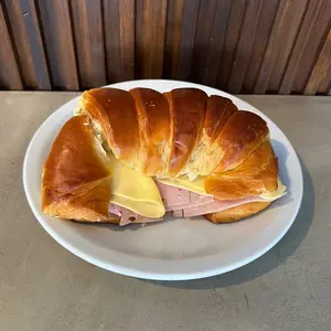 Sándwich medialuna gigante jyq