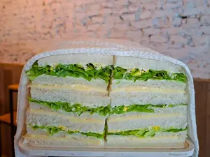 Lechuga, huevo y queso