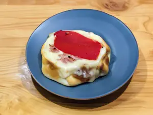 Empanada de jamón y morrón