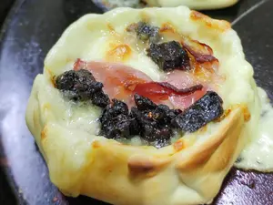 Empanada de panceta y ciruela