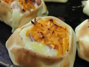 Empanada de queso cheddar