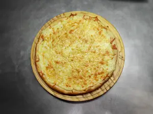 Pizza muzzarella con provolone