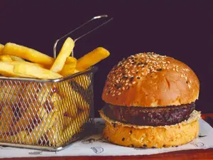 Hamburguesa simple con fritas