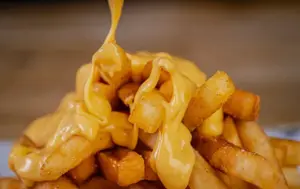 Papas con cheddar
