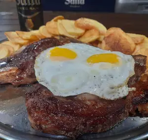 Bife de costilla a caballo c/g