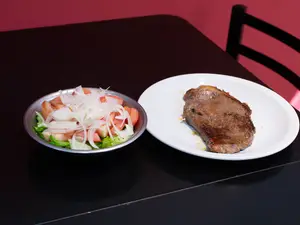 Bife de cuadril con guarnición