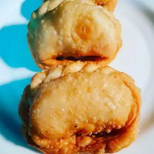 Empanada frita capresse