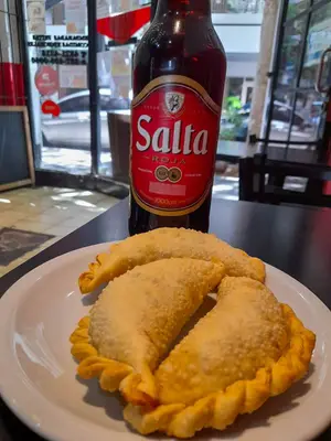 Empanada frita de calabresa