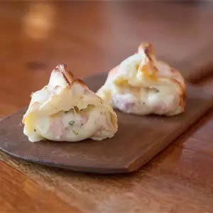 Empanada frita de jamón y q