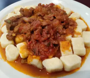 Ñoquis caseros de papa c/bolog