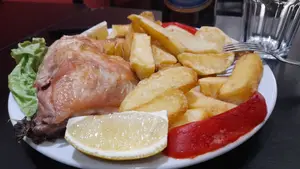 Pollo a la parrilla con guarn