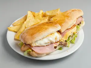 Sand. lomito con lechuga y t