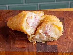 Empanada de Jamón y Queso