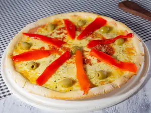 Pizza con Jamón y Morrón