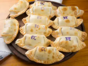 Empanada de cebolla y queso