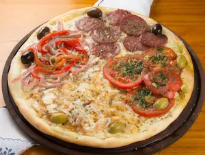 Pizza cuatro estaciones grande
