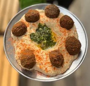 Hummus con falafel - vegano