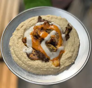 Hummus Con Shawarma De Pollo