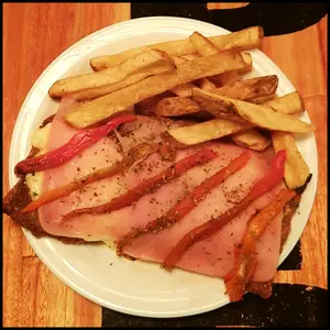 MILANESA CON JAMON Y MORRONES