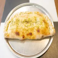Calzone Cuatro Quesos