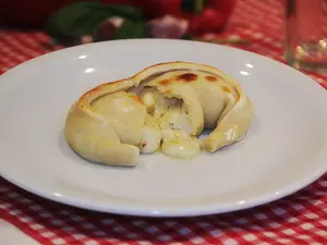 Empanada De Queso Y Cebolla