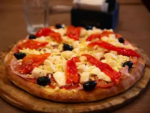 Pizza De La Casa