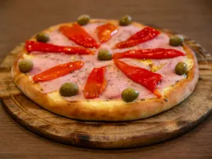 Pizza jamón y morrones grd