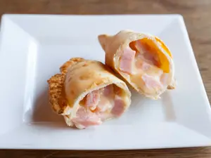 Empanada de jamón y queso