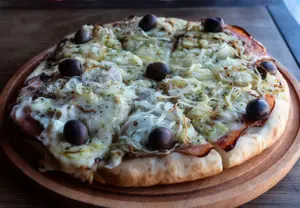 Fugazzeta con jamón