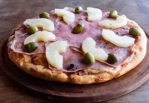 Pizza jamón y ananá