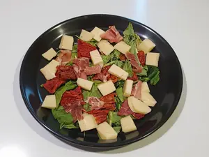 Ensalada jamón crudo