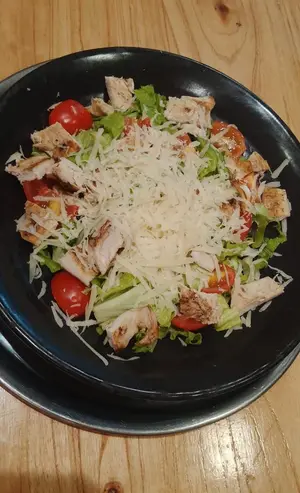 Ensalada pollo y parmesano