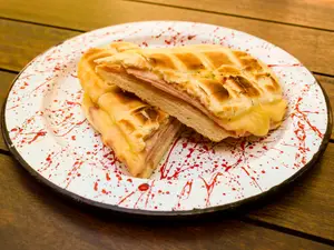 Tostado de jamón y queso