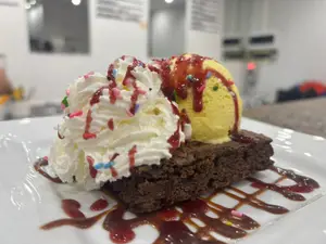 Brownie con helado