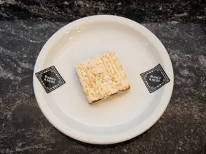 Cuadrado de coco y dulce de leche