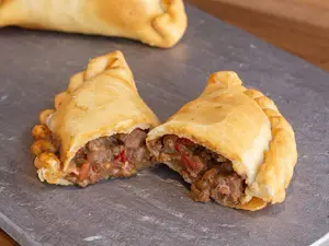Empanada criolla frita