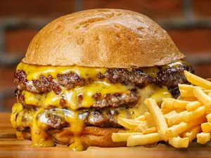 Cheese triple veggie + papas
