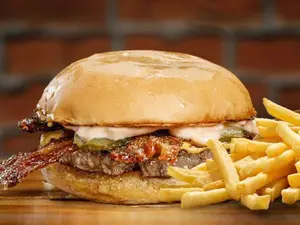 Bacon&bacon simple + papas