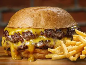 Cheese doble + papas