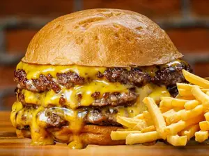 Cheese triple sin tacc + papas