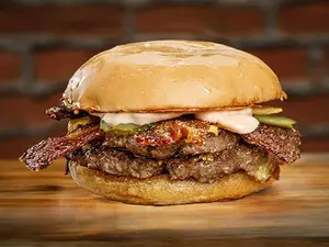 Bacon&bacon doble + papas