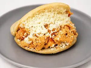 Arepa de Perico y Queso Blanco