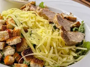 Ensalada caesar con pollo