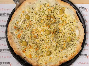 Pizza fugazzeta con jamón